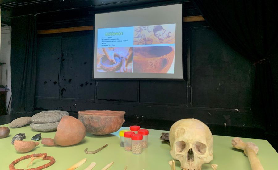 Charla sobre arqueología en el IES Granadilla
